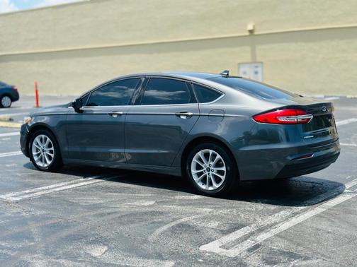 2020 Ford Fusion Hybrid SE