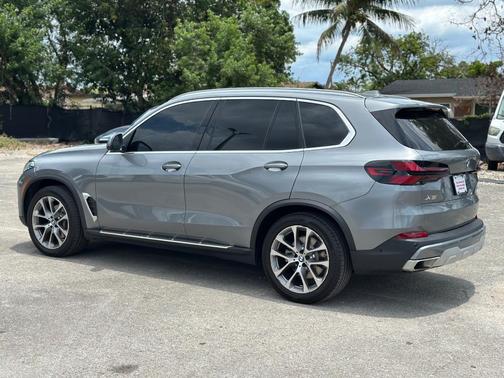 Gray Metallic 2024 BMW X5 sDrive40i