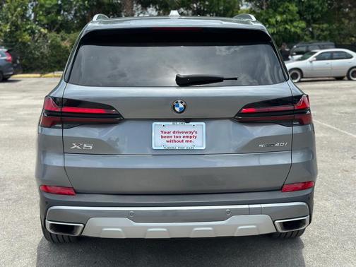 Gray Metallic 2024 BMW X5 sDrive40i