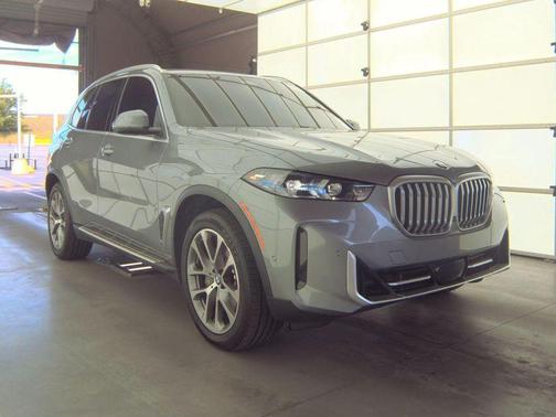 Gray Metallic 2024 BMW X5 sDrive40i
