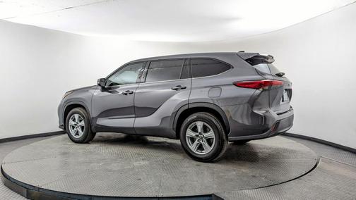 2022 Toyota Highlander LE
