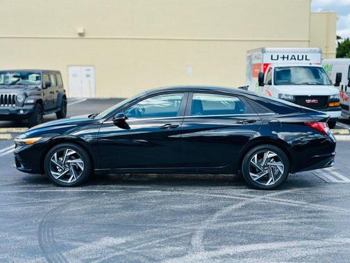 2025 Hyundai ELANTRA Limited