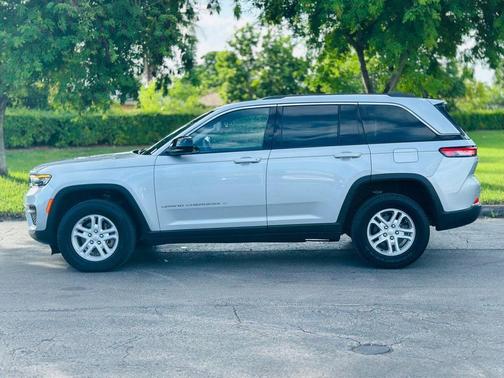 2023 Jeep Grand Cherokee Laredo