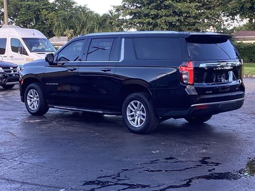 2023 Chevrolet Suburban LT