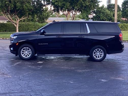 2023 Chevrolet Suburban LT