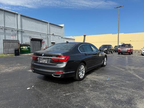 2018 BMW 740 i