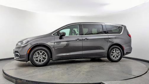 2023 Chrysler Pacifica Touring-L