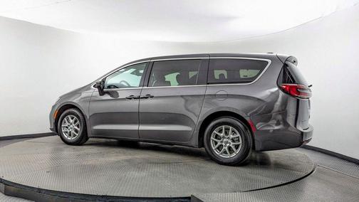 2023 Chrysler Pacifica Touring-L