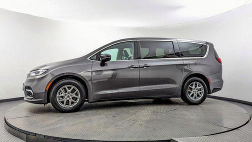2023 Chrysler Pacifica Touring-L
