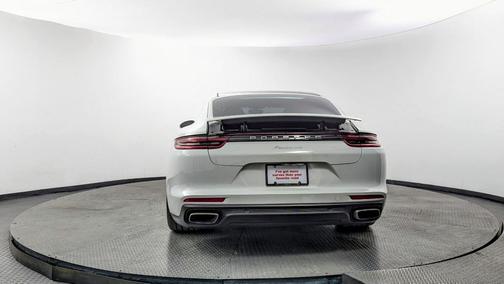 Carrara White Metallic 2017 Porsche Panamera 4