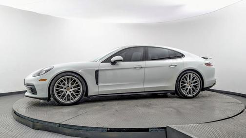Carrara White Metallic 2017 Porsche Panamera 4