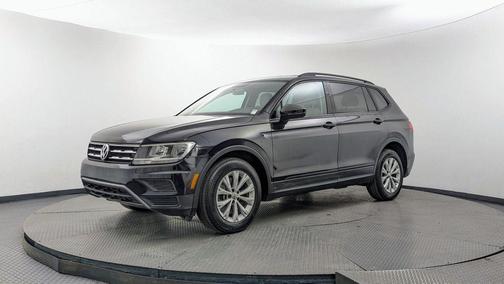 Deep Black Pearl Effect 2018 Volkswagen Tiguan 2.0T S