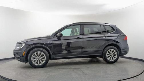 Deep Black Pearl Effect 2018 Volkswagen Tiguan 2.0T S