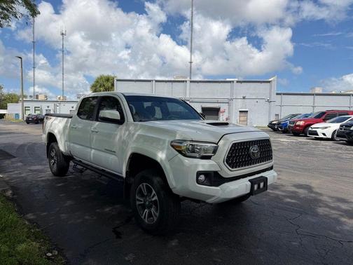 Super White 2018 Toyota Tacoma TRD Sport