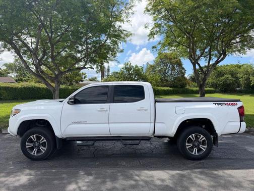 Super White 2018 Toyota Tacoma TRD Sport