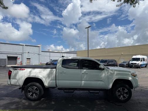 Super White 2018 Toyota Tacoma TRD Sport