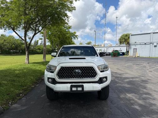 Super White 2018 Toyota Tacoma TRD Sport