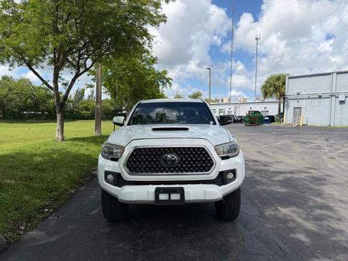 Super White 2018 Toyota Tacoma TRD Sport