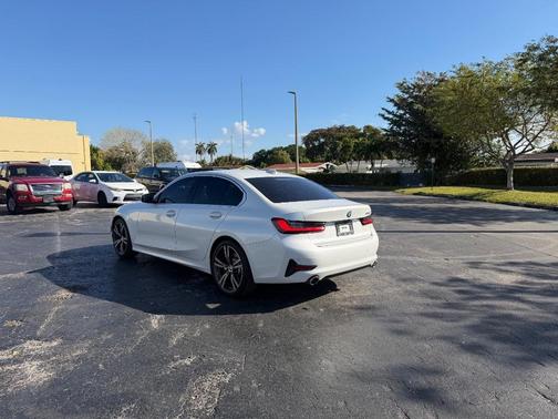 2019 BMW 330 i