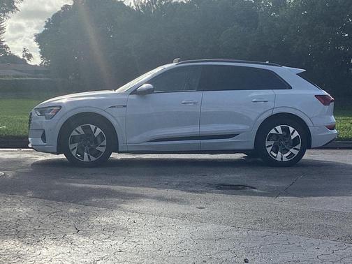 2021 Audi e-tron Premium