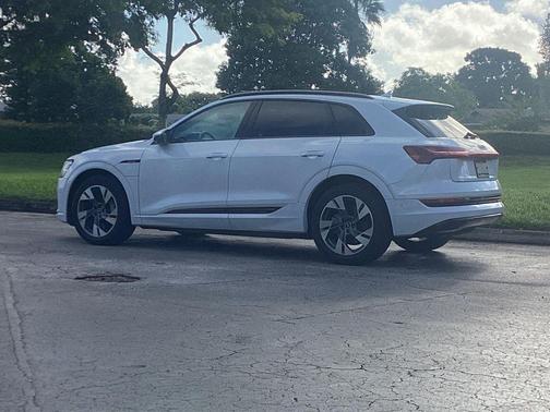 2021 Audi e-tron Premium
