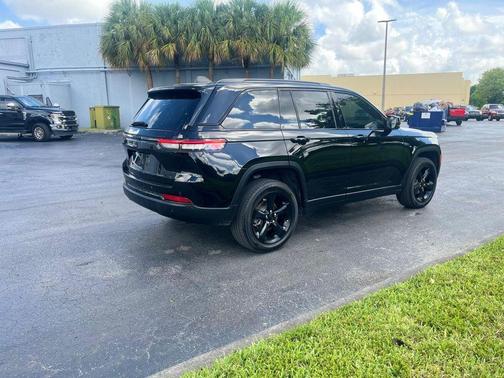 2022 Jeep Grand Cherokee Altitude