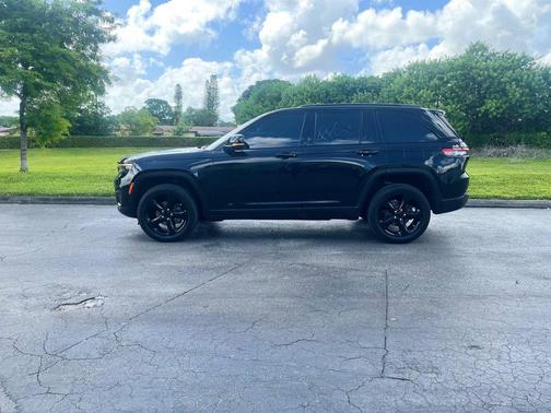 2022 Jeep Grand Cherokee Altitude