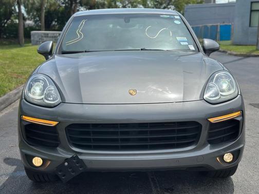 Meteor Gray Metallic 2016 Porsche Cayenne Base
