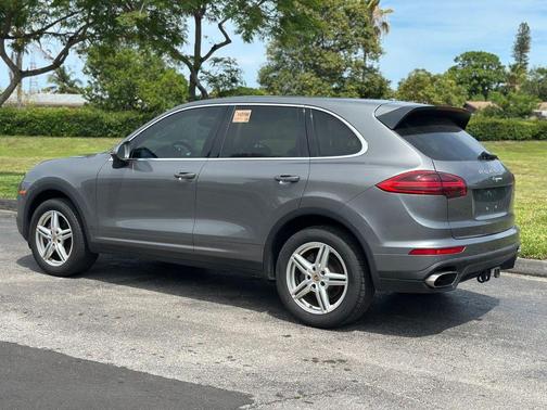 Meteor Gray Metallic 2016 Porsche Cayenne Base