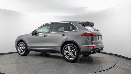 Meteor Gray Metallic 2016 Porsche Cayenne Base