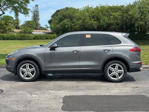 Meteor Gray Metallic 2016 Porsche Cayenne Base