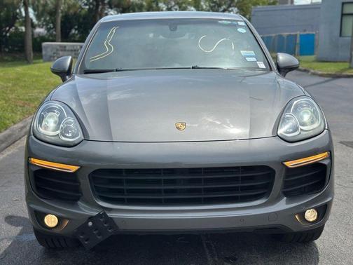 Meteor Gray Metallic 2016 Porsche Cayenne Base