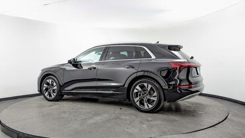 2022 Audi e-tron Premium