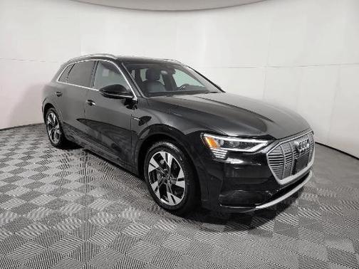 2022 Audi e-tron Premium