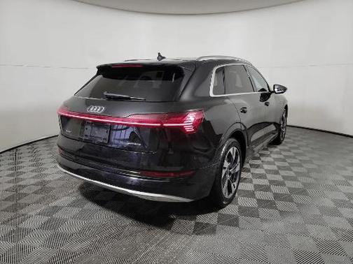 2022 Audi e-tron Premium