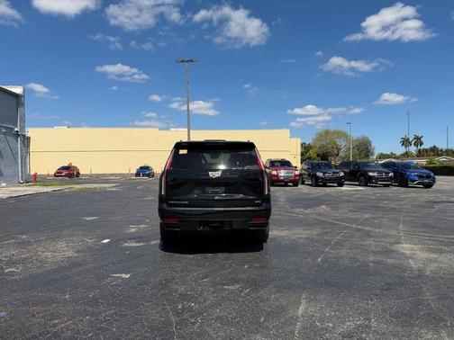 2023 Cadillac Escalade Sport