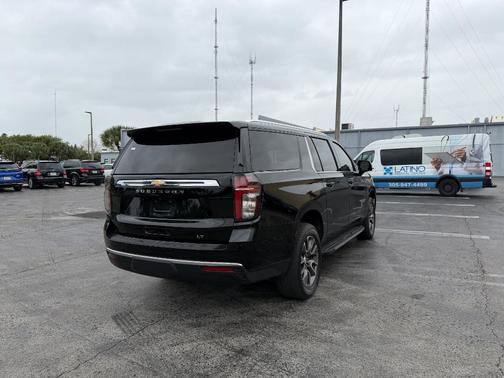 2022 Chevrolet Suburban LT