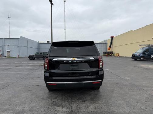 2022 Chevrolet Suburban LT