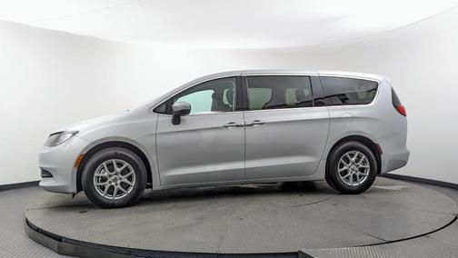 Silver Mist Clearcoat 2023 Chrysler Voyager LX
