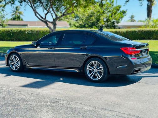 2017 BMW 740 i