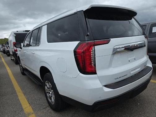 Summit White 2022 GMC Yukon XL SLE