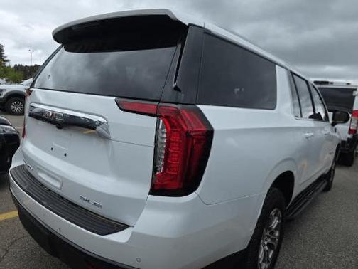 Summit White 2022 GMC Yukon XL SLE