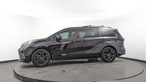 2022 Toyota Sienna XSE 7 Passenger