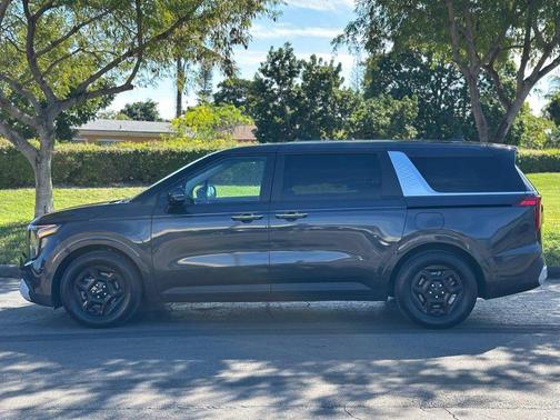 2025 Kia Carnival LXS