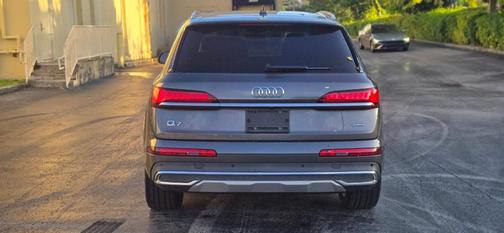 2022 Audi Q7 55 Premium Plus