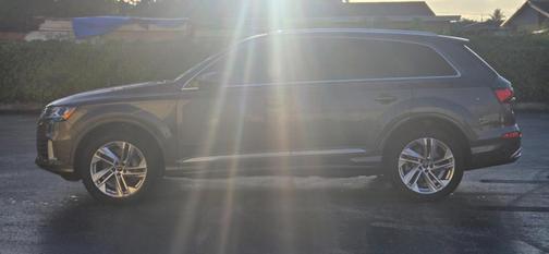 2022 Audi Q7 55 Premium Plus
