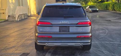 2022 Audi Q7 55 Premium Plus