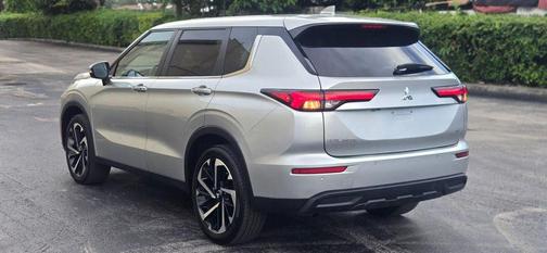 2024 Mitsubishi Outlander SE
