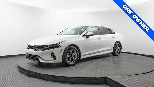 Glacial White Pearl 2024 Kia K5 LXS