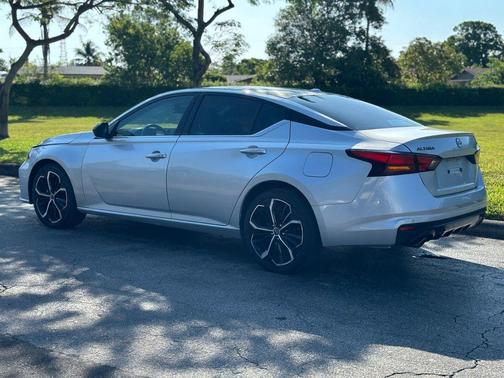 Brilliant Silver Metallic 2024 Nissan Altima 2.5 SR